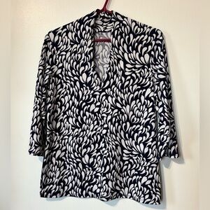 Grace Blue & White Graphic 3/4 Sleeve Blouse – Large 🤍